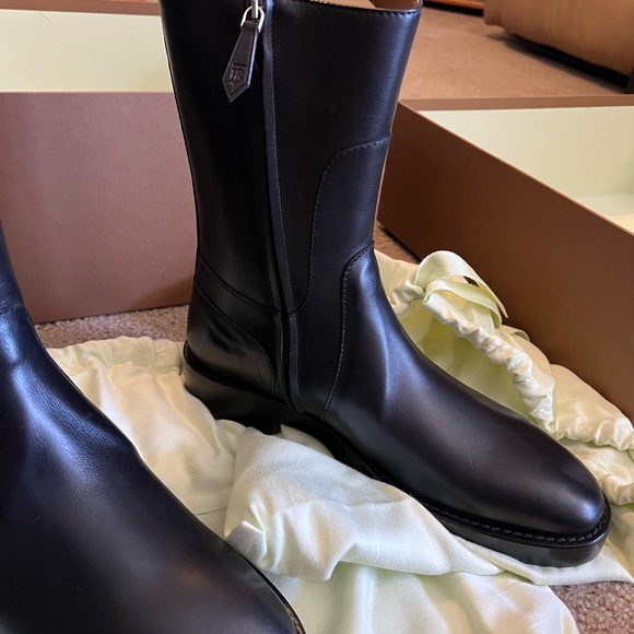 Unworn Burberry Boots for Men, Size 8.5 in US, 42 in Europe. - Picture 5 of 8